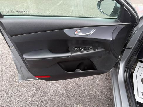 Used 2022 Kia Forte LXS w/ LXS Technology Package FWD image 9