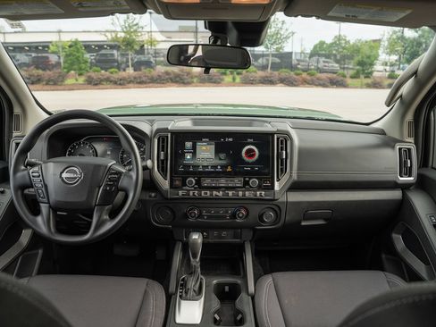 Used 2025 Nissan Frontier SV RWD image 21