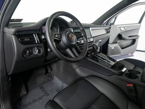 Certified 2026 Porsche Macan AWD/4WD image 9