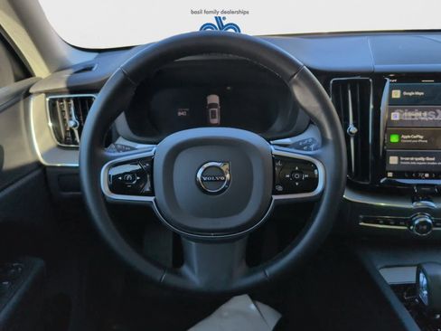 Used 2025 Volvo XC60 B5 Plus image 15