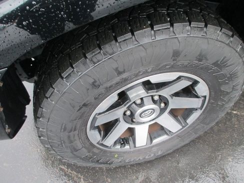 Used 2018 Toyota 4Runner TRD Off-Road Premium image 11