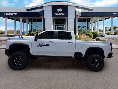 Used 2022 Chevrolet Silverado 2500 Custom w/ Custom Value Package AWD/4WD image 4