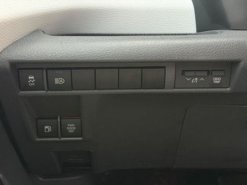 Used 2024 Toyota Sienna XSE FWD image 23