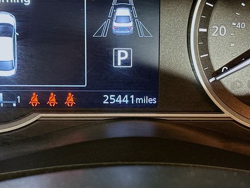 Used 2025 Nissan Versa SV FWD image 18
