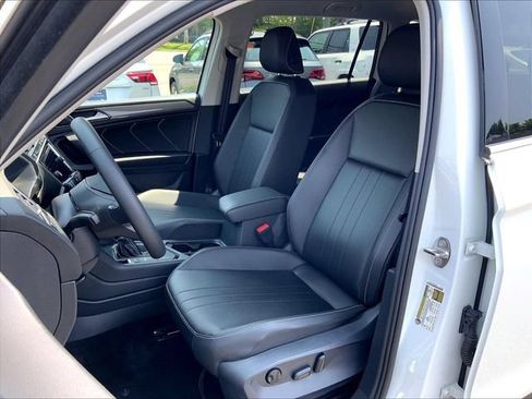 Used 2023 Volkswagen Tiguan SE FWD image 5