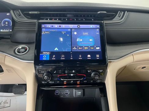 Used 2023 Jeep Grand Cherokee Limited w/ Trailer Tow Prep Group (B) image 12