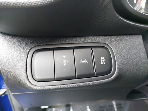 Used 2022 Hyundai Venue SE image 28