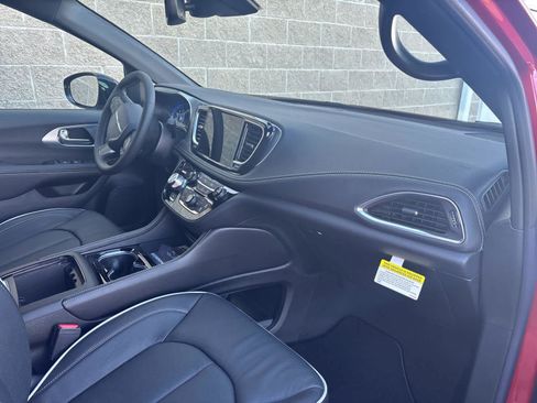 New 2026 Chrysler Pacifica Limited w/ S Appearance Package image 13