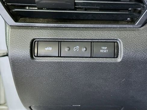 Used 2024 Nissan Altima 2.5 SV image 11