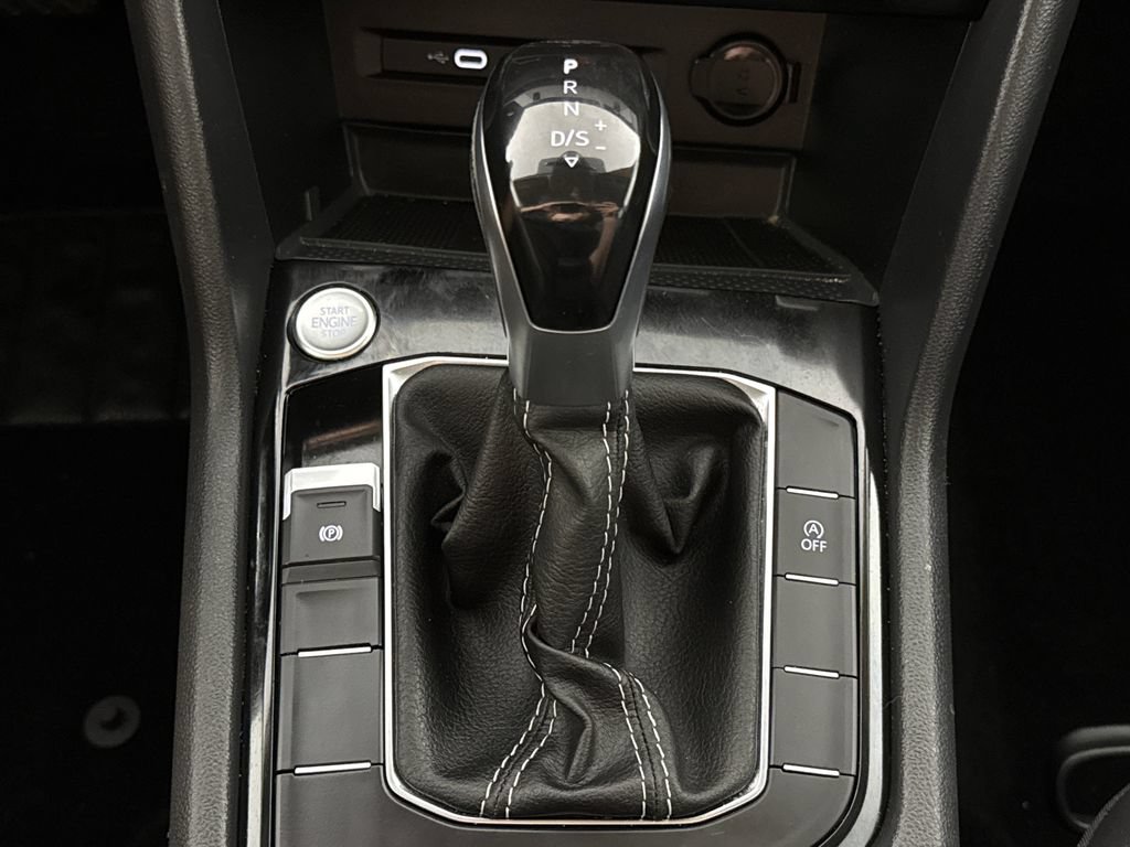 Used 2024 Volkswagen Taos SE w/ Panoramic Sunroof Package FWD image 18