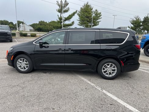 New 2026 Chrysler Pacifica Select image 20