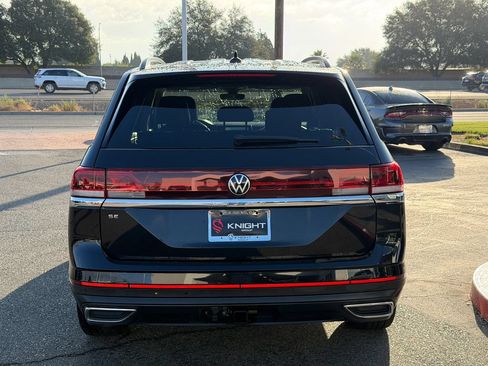 Used 2025 Volkswagen Atlas SE FWD image 9