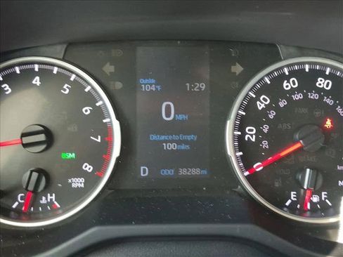 Used 2021 Toyota RAV4 XLE Premium FWD image 9