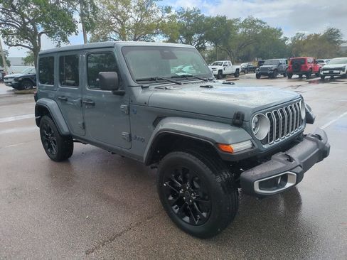 Used 2025 Jeep Wrangler Unlimited Sahara w/ Safety Group AWD/4WD image 2