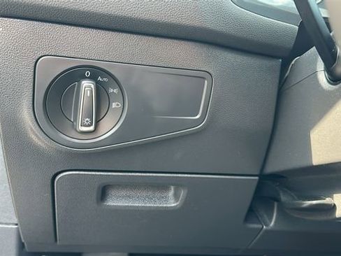 Used 2018 Volkswagen Tiguan SE w/ 3rd Row Seat Package AWD/4WD image 17