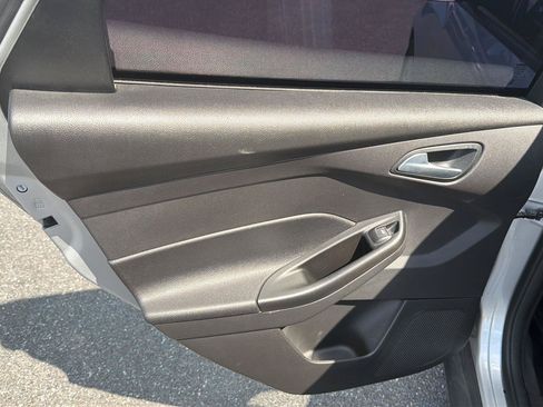 Used 2018 Ford Focus SE FWD image 13