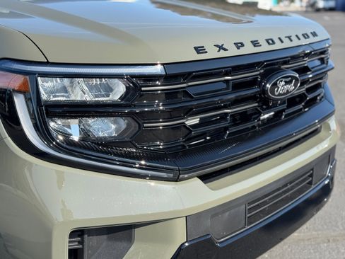 New 2025 Ford Expedition Platinum w/ Stealth Performance Package image 39
