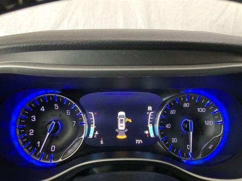 Used 2024 Chrysler Pacifica Touring-L FWD image 45