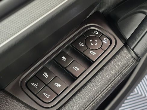 Certified 2025 Porsche Cayenne image 36