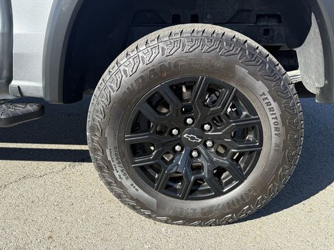 Used 2024 Chevrolet Colorado Trail Boss w/ Technology Package image 11