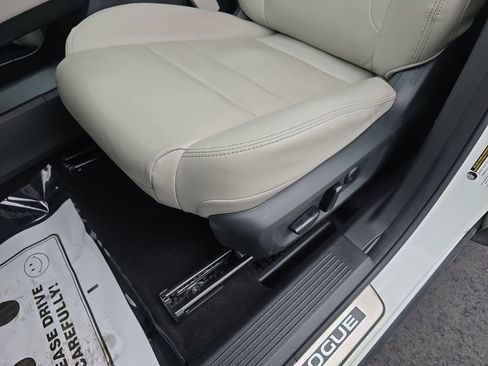 Used 2023 Nissan Rogue SL w/ SL Premium Package image 32