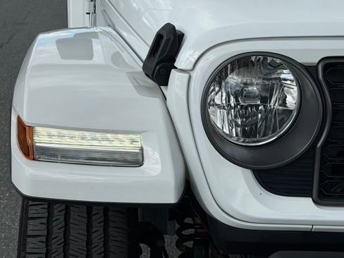 Used 2024 Jeep Wrangler Unlimited w/ Convenience Group image 16