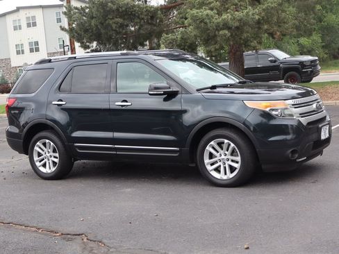 Used 2014 Ford Explorer XLT w/ Equipment Group 202A AWD/4WD image 2