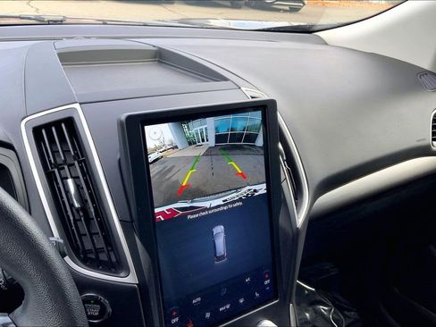 Used 2024 Ford Edge SEL image 11