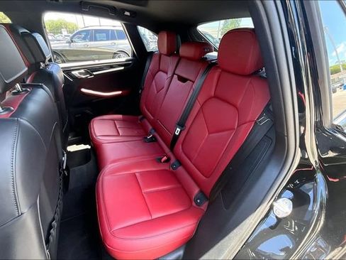 Used 2025 Porsche Macan AWD/4WD image 18