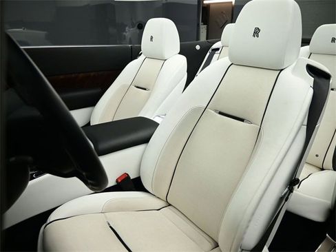 Used 2016 Rolls-Royce Dawn image 18