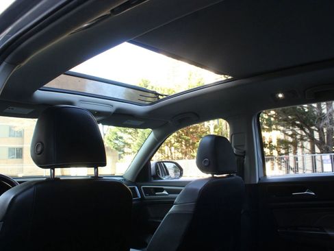 Used 2023 Volkswagen Atlas SEL Premium image 19