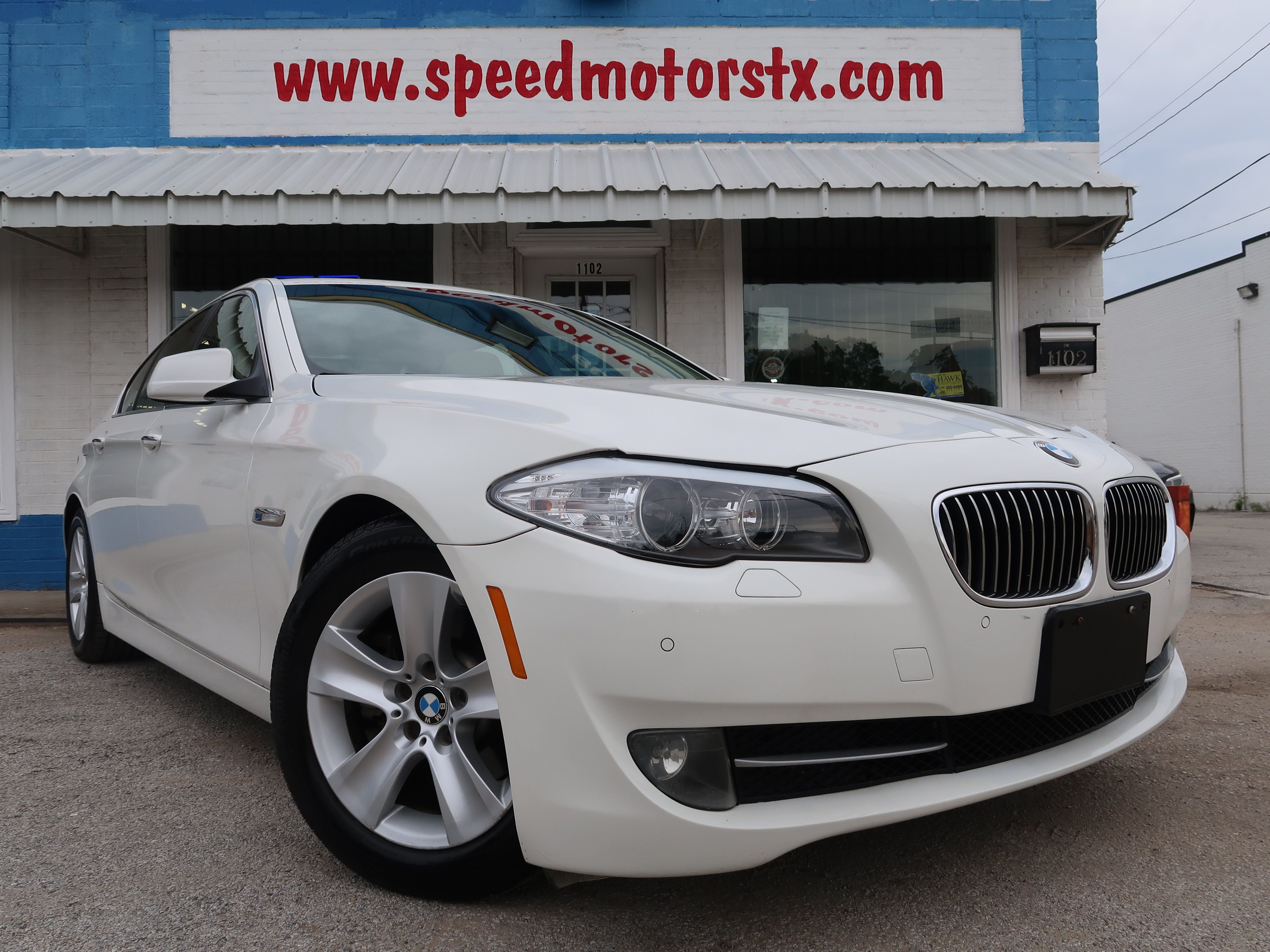 Used 2011 BMW 528i Sedan RWD image 2