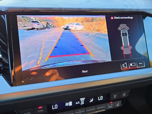 Used 2024 Audi Q4 e-tron Premium image 23