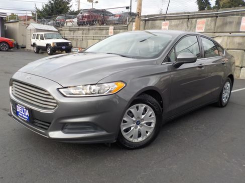 Used 2013 Ford Fusion S FWD image 4
