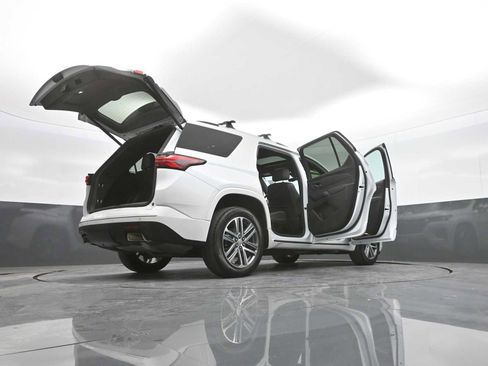 Used 2023 Chevrolet Traverse High Country AWD/4WD image 51