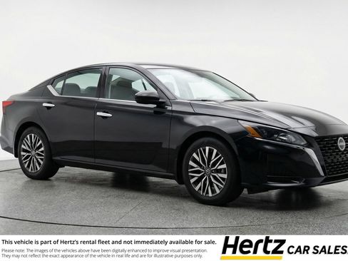 Used 2025 Nissan Altima 2.5 SV FWD image 1