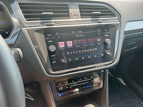 Used 2024 Volkswagen Tiguan SE image 16