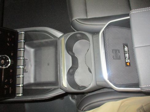New 2026 GMC Terrain Elevation w/ Elevation Premium Package AWD/4WD image 19