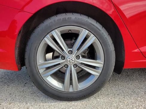 Used 2021 Volkswagen Jetta R-Line w/ R-Line Cold Weather Package FWD image 5