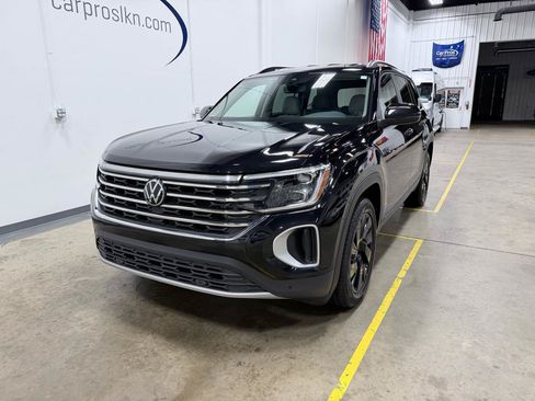 Used 2024 Volkswagen Atlas SE w/ Black Wheel Package AWD/4WD image 3