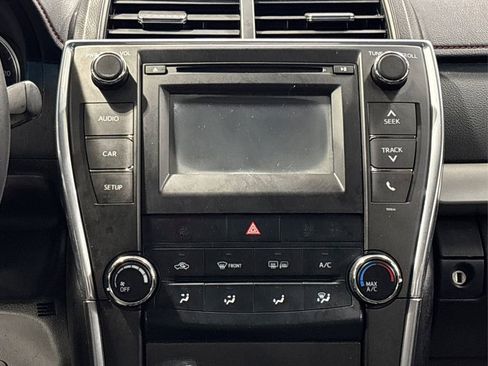 Used 2017 Toyota Camry SE image 19