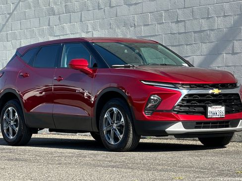 Certified 2024 Chevrolet Blazer LT FWD image 1