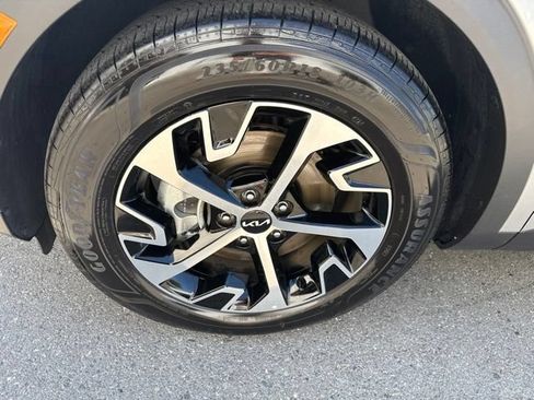 Certified 2025 Kia Sportage EX w/ Premium Package FWD image 11