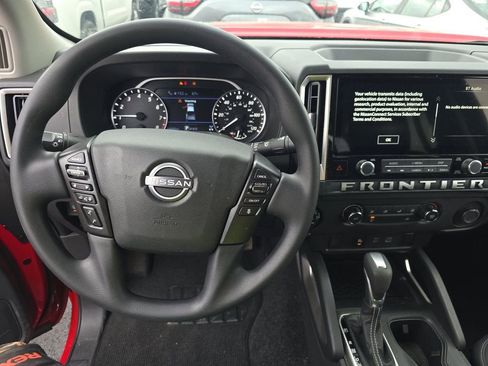 Used 2025 Nissan Frontier SV image 21