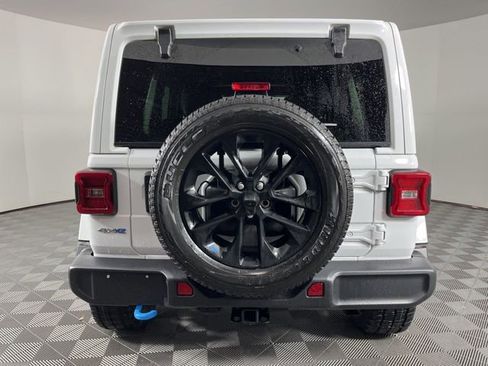 Used 2022 Jeep Wrangler Unlimited Sahara w/ Cold Weather Group image 8