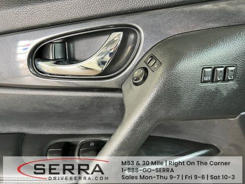 Used 2018 Nissan Rogue SV w/ Premium Package AWD/4WD image 17