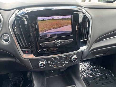 Used 2021 Chevrolet Traverse LS FWD image 9