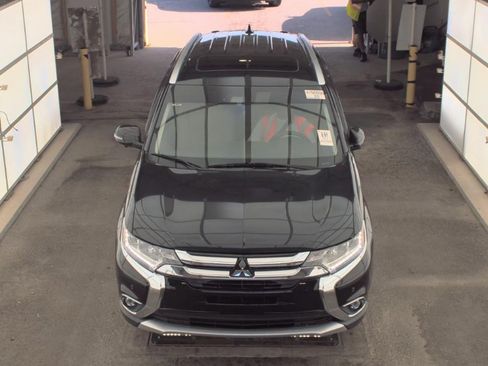 Used 2018 Mitsubishi Outlander SE FWD image 2