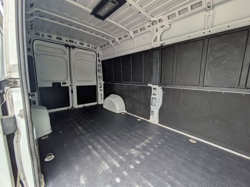 Used 2025 RAM ProMaster 2500 w/ Convenience Group FWD image 13
