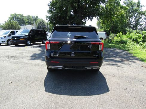 Used 2025 Ford Explorer Active w/ Active Comfort Package AWD/4WD image 6